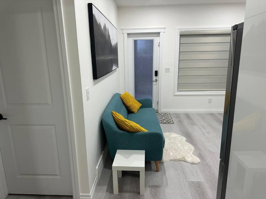 Award Winning Boho Paradise Sunlit Modern Suite Calgary Exterior photo