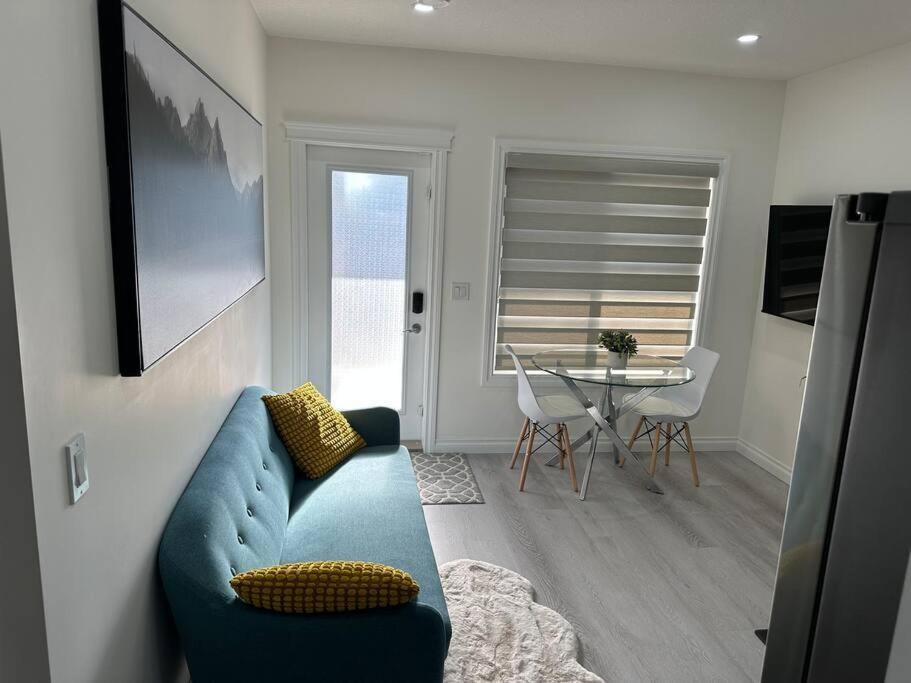 Award Winning Boho Paradise Sunlit Modern Suite Calgary Exterior photo